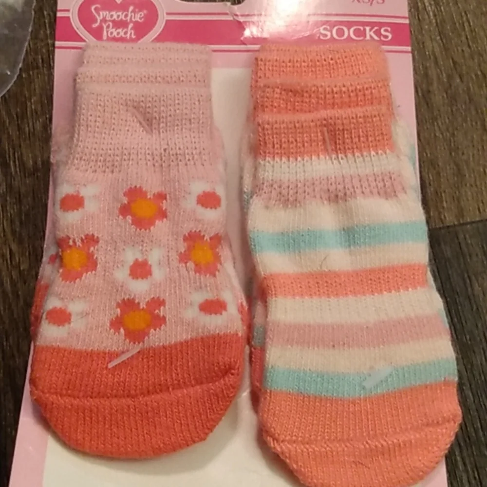 🖐️3/$15🖐️Small dog hair ties/bows, 2 sets of socks, car seat strap